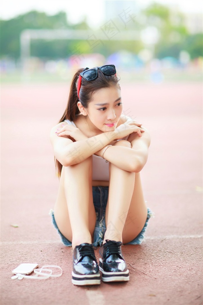 没带罩子让校霸C了一节