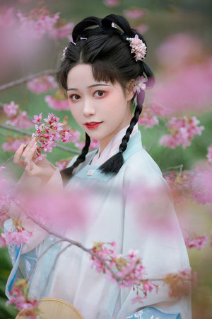 我在游戏里被各种H