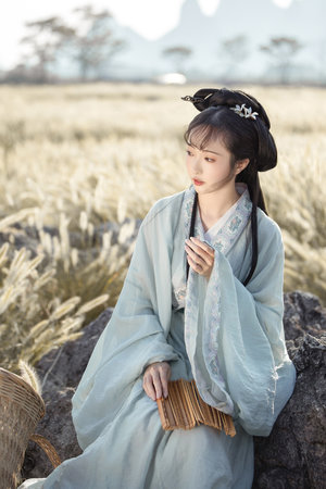 秘书让我吃她的丝袜脚