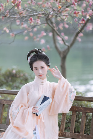 很黄很黄的激情视频