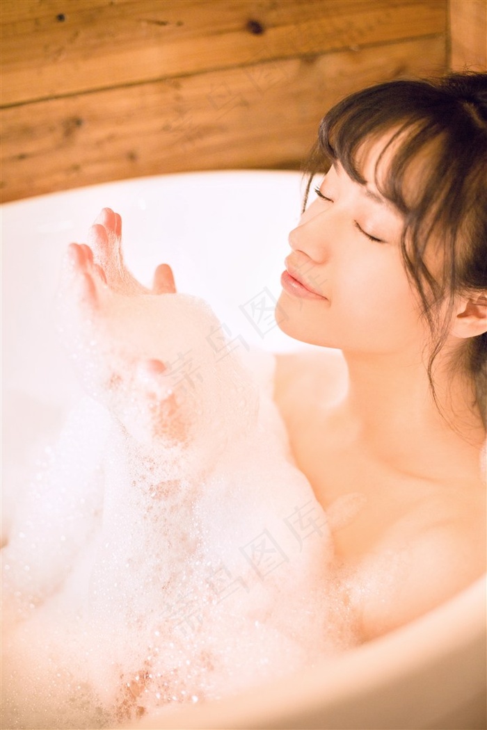 骚逼蹭一蹭就进去了