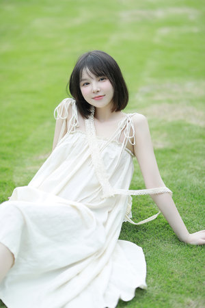 美女扒开屁股放进男人j