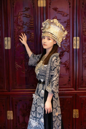 萌白酱jk制服透明白丝喷水主页