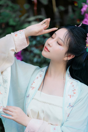 人人做人人爽久久久久噜噜噜