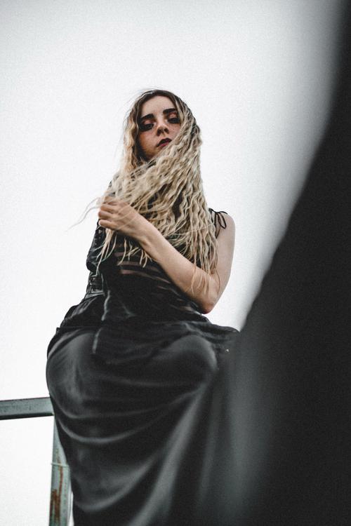 品丝论足馨雨调教脚奴